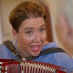 Simone Plechinger lebt die Musik im wahrsten Sinne des Wortes. Bildquelle: © Jörg Plechinger