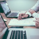 Welche Versicherungen sind für die Generation 59plus wichtig und eher unwichtig. Bildquelle: © Helloquence / Unsplash.com