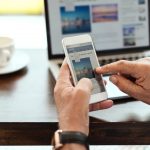 Dank der red button Funktion benötigen Sie keine zwei Geräte mehr, um zusätzliche Nachrichten und Informationen abrufen zu können. Bildquelle: ©Rawpixel / Unsplash.com
