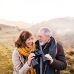 Mit 59plus muss man nicht mehr jeden Tag geschniegelt und gestriegelt aussehen, dennoch sollte die eigenen Pflegemaßnahmen auf keinen Fall zu kurz kommen. Bildquelle: shutterstock.com