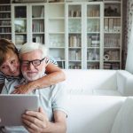 Erkundigen Sie sich bei Ihrer Krankenkasse wie hoch die Lohnfortzahlung sein wird, sollten Sie länger als 6 Wochen krank sein. Bildquelle: Shutterstock.com