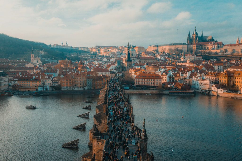 Prag ist eine Stadt, die man auch als Frau wunderbar alleine bereisen kann. Bildquelle: © Anthony DELANOIX / Unsplash.com