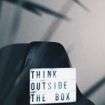 Treten Sie heraus aus den klassischen Denkstrukturen und beginnen Sie zu hinterfragen. Bildquelle: © Nikita Kachanovsky / Unsplash.com