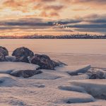 Umgeben vom Schnee ist Helsinki ein tolles Ziel für eine Städtetour im Winter. Bildquelle: © Carlos Grury Santos / Unsplash.com
