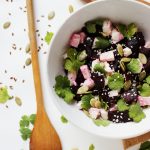 Kürbiskerne passen zu vielen Gerichten wie Salat oder Suppen. Bildquelle: © Yakynina Anastasia / Unsplash.com