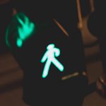 Gute Sichtbarkeit im Strassenverkehr wird vor allem in den Herbst- und Wintermonaten viel zu sehr unterschätzt. Bildquelle: © Basil Samuel Lade / Unsplash.com