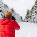 Die Daunenjacke besticht häufig durch ihr geringes Gewicht und ist somit optimal für Reisen. Bildquelle: © Luke Porter / Unsplash.com