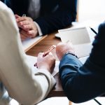 Für die Beantragung eines Kredites werden bestimmte Unterlagen seitens der Bank benötigt. Bildquelle: © Rawpixel / Unsplash.com