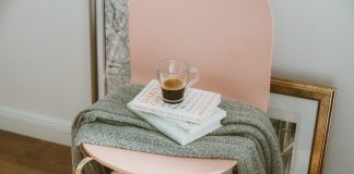 Winterzeit ist Lesezeit: Die Top 10 Buchtalks der Redaktion Keine Feiertage mehr in Sicht und noch viele dunkle Tage vor uns. Da sind unsere Buchtipps genau die richtige Lösung. Bildquelle: © Alisa Anton / Unsplash.com