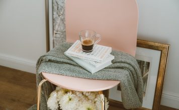 Winterzeit ist Lesezeit: Die Top 10 Buchtalks der Redaktion Keine Feiertage mehr in Sicht und noch viele dunkle Tage vor uns. Da sind unsere Buchtipps genau die richtige Lösung. Bildquelle: © Alisa Anton / Unsplash.com