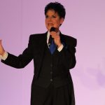 Petra Nova liebt die Bühne als Moderatorin und Sängerin gleichermaßen. Bildquelle: © Petra Nova