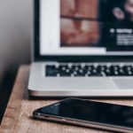 Immer mehr Menschen der Generation 59plus möchten auch mobil online sein. Bildquelle: © Ben Kolde / Unsplash.com