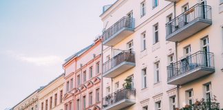 „…und dann holen wir uns noch einen Treppenlift“ Der Treppenlift – Hilfsmittel oder Designerstück? Für viele Menschen vor allem in Altbauten ist der Treppenlift eine perfekte Lösung in den eigenen Wohnungen bleiben zu können. Bildquelle: © Jonas Denil / Unsplash.com