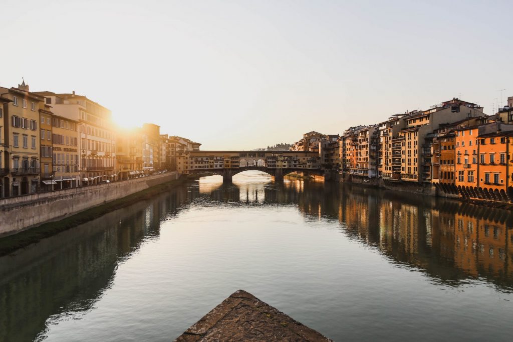 Die Ponte Veccio ist ein magischer Anziehungspunkt in der Stadt. Bildquelle: © Giuseppe Mondi / Unsplash.com