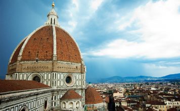 Florenz: Kultur und italienische Lebensart genießen Es ist die Schönheit des Bauwerks dieser Cathedrale die einen zum Staunen bringt. Bildquelle: © Ilya Orehov / Unsplash.com