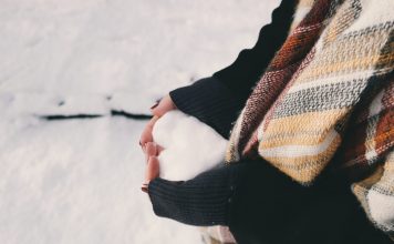 Demenz-Fibel: Lebensweltorientierung Auch unsere Jahreszeiten bergen oftmals ungenutzte Potentiale in sich, um einen an Demenz erkrankten Menschen ein Stück weit wieder ins Leben zu holen. Bildquelle: © Brigitte Tohm / Unsplash.com