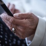 Private Fahrdienste – auch Mobility-on-Demand-Services genannt, können Sie in der jeweiligen Stadt oder Umgebung ganz einfach über eine App auf Ihrem Smartphone buchen.  Bildquelle: © Zoelita / 59plus.de