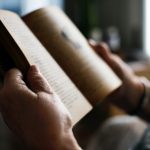 Rückzug ist ein nicht seltenes Phänomen der Generation 59plus, wenn der Partner verstorben ist. Bildquelle: © Rawpixel / Unsplash.com
