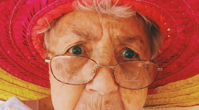 Martin Beier: Rentner finanzieren die Republik Ein skeptische Blick ist durchaus berechtigt, wenn man sieht die wie Regierung mit den Geldern der Rentner umgeht. Bildquelle: ©Alex Harvey / Unsplash.com