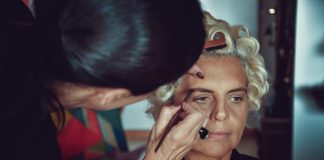 Ein frischer Teint – mit dem richtigen Rouge Vor allem der Hauttyp entscheidet über die passende Farbe vom Rouge. Bildquelle: © Jayakody Anthanas / Unsplash.com