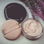 Rouge oder Puder ist in den meisten Fällen eine ganz persönliche Entscheidung. Bildquelle: © Raphael Lovaski / Unsplash.com