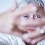Auch mit 59plus spricht überhaupt nichts gegen etwas Mascara und Co. Bildquelle: © Zoelita / 59plus GmbH