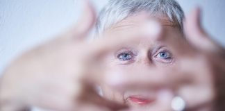 Der perfekte Augenaufschlag mit Mascara und Co. Auch mit 59plus spricht überhaupt nichts gegen etwas Mascara und Co. Bildquelle: © Zoelita / 59plus GmbH