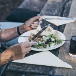 Kleine oder größere Alltagshelfer geben uns die Möglichkeit lange unabhängig und autark zu bleiben. Bildquelle: © Stella de Smit / Unsplash.com