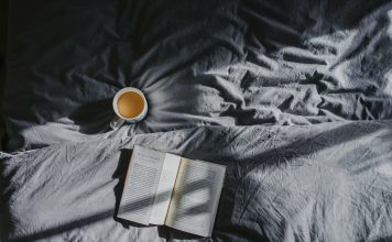 Buchempfehlung: Nina Schenk Gräfin von Stauffenberg Ein gutes Buch kann man bei jedem Wetter genießen, daher erhalten Sie bei 59plus immer wieder tolle Leseempfehlungen. Bildquelle: © Toa Heftiba / Unsplash.com