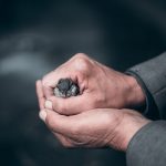 “Der Spatz in der Hand, ist besser als die Taube auf dem Dach.” Das Sprichwort passt hervorragend zur Aktie der Deutschen Telekom. Bildquelle: ©  Elijah O´Donnell / Unsplash.com