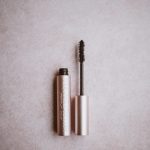 Mit Wimperntusche betont man einfach und schnell die Augenpartie. Bildquelle: © Annie Spratt / Unsplash.com