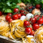 Nudeln oder Pasta sind inzwischen von unserem Speiseplan nicht mehr wegzudenken. Bildquelle: ©Jakub Kapusnak / Unsplash.com