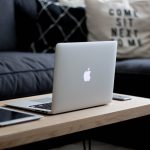Mit dem Notbook haben Sie die Leistungen eines normalen Rechners in mobiler Form. Bildquelle: © Ruthson Zimmerman / Unsplash.com
