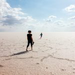 Die gewaltigen Salzseen prägen die Landschaft im Süden Tunesiens. Bildquelle: © Nace Skoda / Unsplash.com