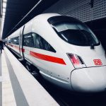 Auch die Deutsche Bahn bietet mit ihrem Mobilitätsservice barrierefreie Reisen durch Deutschland an. Bildquelle: © Daniel Abadia / Unsplash.com