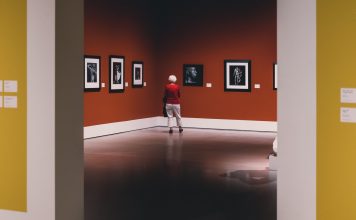 Demenz-Fibel: Kultur und Demenz Viele Museen bieten inzwischen spezielle Führungen für an Demenz erkrankte Menschen an. Bildquelle: © Soren Astrup Jorgensen / Unsplash.com