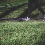Laufen ist auch für die Generation 59plus eine gesunde und vor allem kostengünstige Sportart. Bildquelle: © Arek Adeoye / Unsplash.com