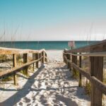 “Slapen op Strand” ist inzwischen eine beliebte Möglichkeit, bevorzugt in den Niederlanden, entspannt Urlaub am Strand zu machen. Bildquelle: © Joshua Patterson / Unsplash.com