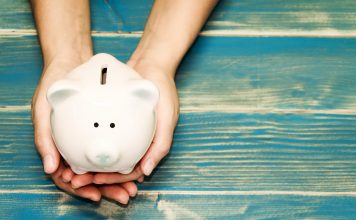 Warum ist es für Rentner schwerer, einen Kredit zu bekommen? Wenn das Sparschwein nichts mehr her gibt, dann kann kann ein kredit helfen. Bildquelle: Shutterstock.com