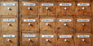 Keine Scham – Beratung in Apotheken ist kompetent und diskret Die Apotheke bietet neben der Ausgabe von Arzneimitteln vor allem kompetente Beratung. Bildquelle: © Samuel Zeller / Unsplash.com