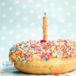 Wenn ein runder Geburtstag naht, steht oft eine große Party an. Bildquelle: ©s-o-c-i-a-l-c-u-t / Unsplash.com