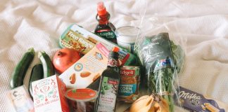 Aktiv gegen Lebensmittelverschwendung Lebensmittelverschwendung können wir vor allem durch bewusstes Einkaufen vermeiden. Bildquelle: © Maddi Bazzocco / Unsplash.com