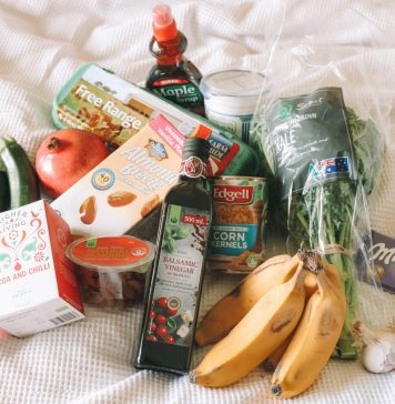 Aktiv gegen Lebensmittelverschwendung Lebensmittelverschwendung können wir vor allem durch bewusstes Einkaufen vermeiden. Bildquelle: © Maddi Bazzocco / Unsplash.com