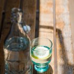 Wem einfach nur Wasser zu langweilig ist, kann durch einen Hauch Orange, Limette oder Zitrone der täglichen Ration Wasser eine frische Note geben. Bildquelle: © Tracey Hocking / Unsplash.com
