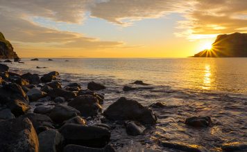 Laden Sie die maritime Atmosphäre in Ihre Wohnung ein – dies ist einfacher, als es scheint! Maritime Atmosphäre in den eigenen vier Wänden lässt sich leichter gestalten als man denkt. Bildquelle: AdobeStock, Autor: elxeneize