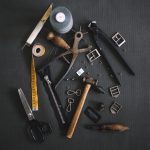 In der Verarbeitung ist Leder ein ganz anderes Material als Wollfilz. Bildquelle: © Haupes Co. / Unsplash.com
