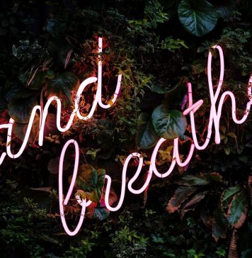 Atem ist Leben: Wie atme ich richtig? Im Laufe unseres Lebens verlernen wir leider viel zu häufig das richtige Atmen. Bildquelle: © Valeriia Bugaiova / Unsplash.com