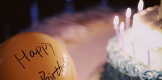 Geburtstagsfest im bunten Blättermeer – darum sollten Herbstkinder draußen feiern Auch der Herbst lädt zu einer Geburtstagsparty im Freien ein. Bildquelle: © Raychan / Unsplash.com