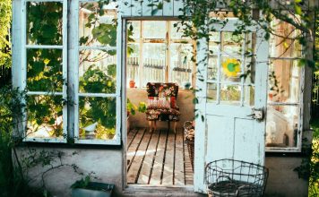 Wohnungsanpassung für Menschen mit Demenz Die Wohnungsanpassung hat einen enormen Einfluss auf das Wohlbefinden eines an Demenz erkrankten Menschen. Bildquelle: © Arno Smit / Unsplash.com