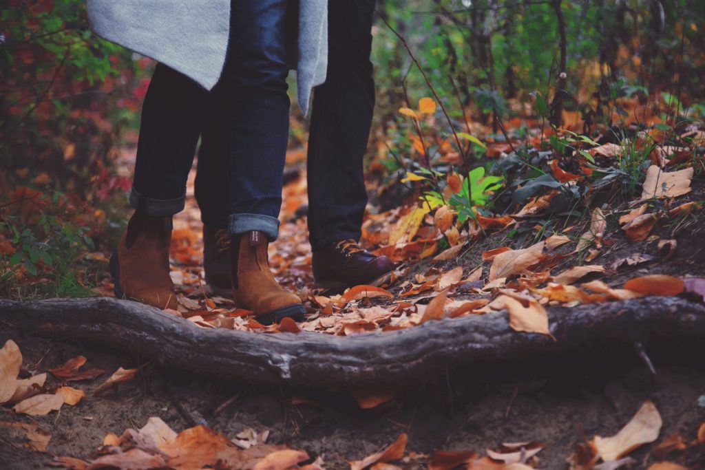 Das richtige und optimal sitzende Schuhwerk ist entscheidend für das Wohlbefinden unserer Füße. Bildquelle: © Takahiro Sakamoto / Unsplash.com